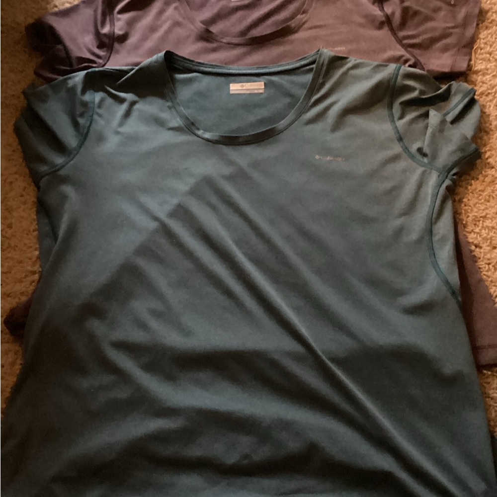 Columbia Teal and Dark Purple Short Sleeve Tees Size XL. Set of 2